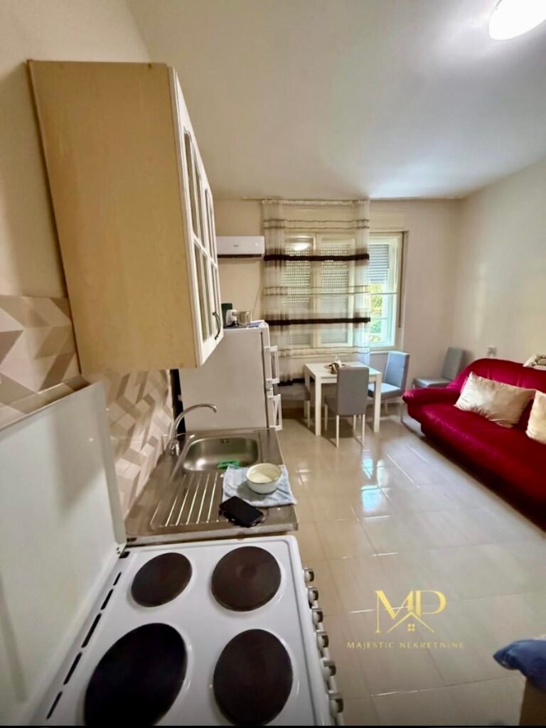 Namje&scaron;tena garsonjera od 27 m&sup2; za izdavanje na Bulevaru Ivana Crnojevića u centru Podgorice.