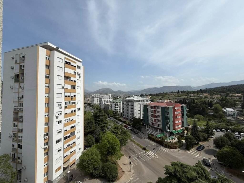 Dvosoban stan na prodaju Momi&scaron;ići Podgorica 83m2
