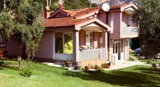 Kuća 180 m&sup2; sa imanjem 3.160 m&sup2; na prodaju &ndash; Smokovac, Podgorica