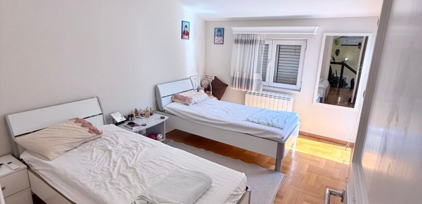 Kuća 180 m&sup2; sa imanjem 3.160 m&sup2; na prodaju &ndash; Smokovac, Podgorica