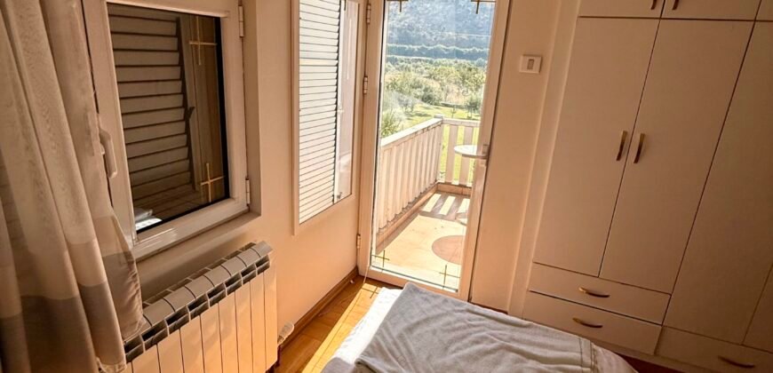 Kuća 180 m&sup2; sa imanjem 3.160 m&sup2; na prodaju &ndash; Smokovac, Podgorica
