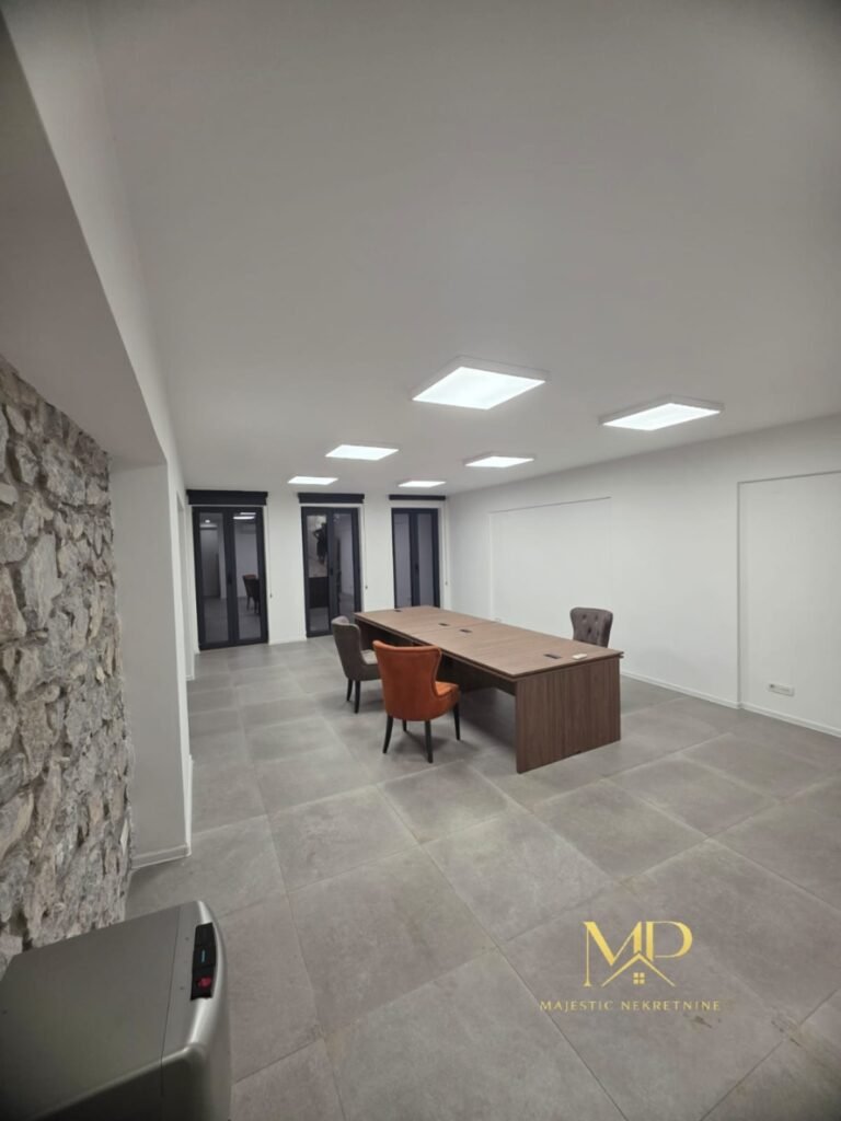 Kancelarijski prostor 120 m&sup2; za izdavanje u Boke&scaron;koj ulici, Centar Podgorica &ndash; fotografija 1