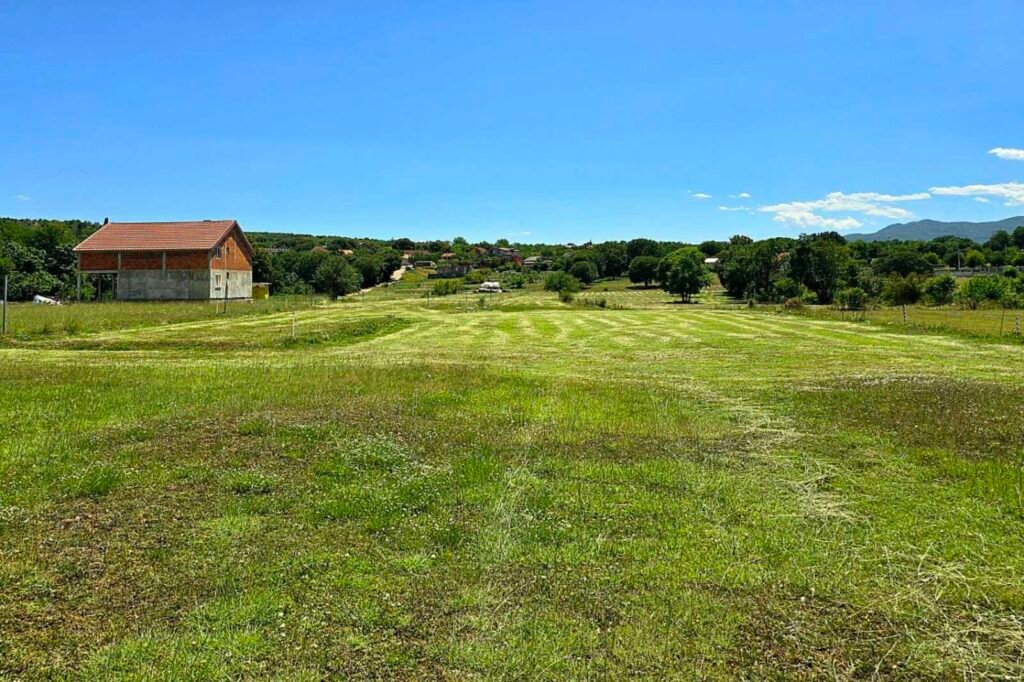 Plac na prodaju u Grbama Danilovgrad povr&scaron;ine 1.009 m&sup2;