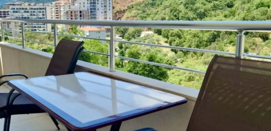 Jednosoban stan 63 m&sup2; sa dvije terase &mdash; Bečići | 650 &euro; mjesečno