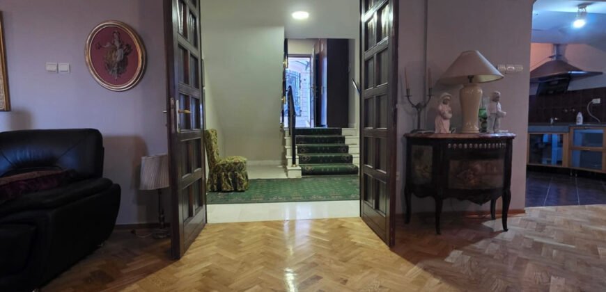 Kuća 270 m&sup2; za izdavanje &mdash; Gorica C, Podgorica | 1.800 &euro; mjesečno